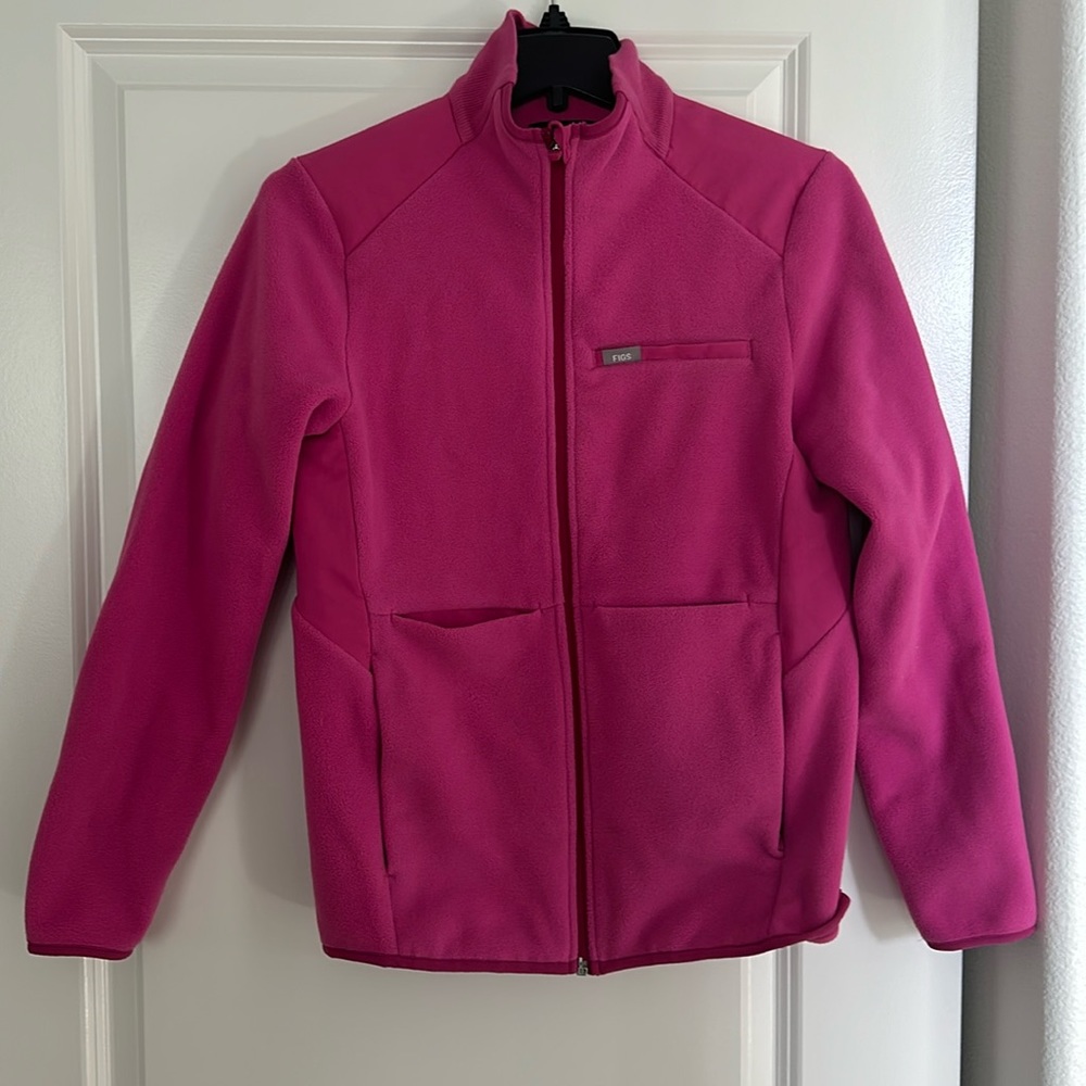 Figs on shift fleece jacket in the color electric orchid